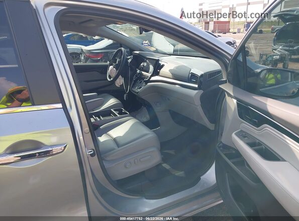 5FNRL6H82PB074575 2023 HONDA ODYSSEY Серебряный Вид салона спереди