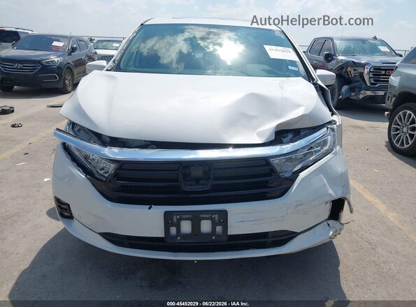 5FNRL6H85RB019010 2024 HONDA ODYSSEY White Vista interior trasera