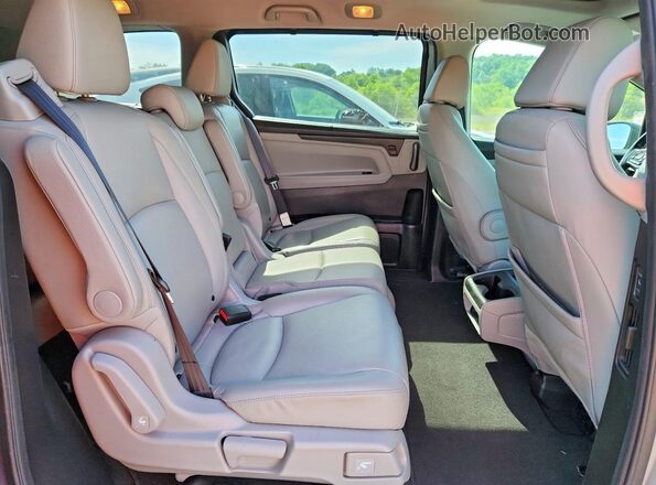 5FNRL6H88JB020401 2018 HONDA ODYSSEY Silver Rear interior view