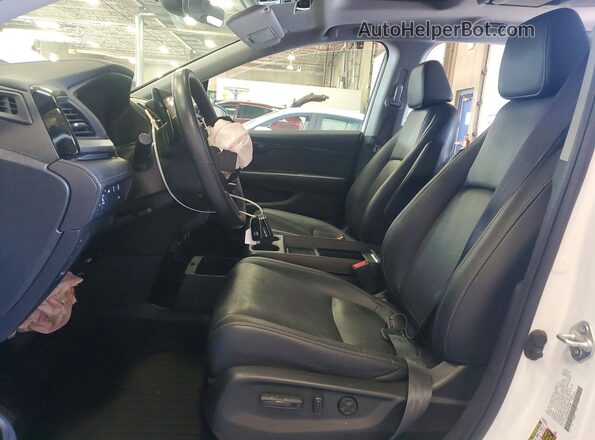 5FNRL6H88PB046988 2023 HONDA ODYSSEY White Widok wnętrza z przodu