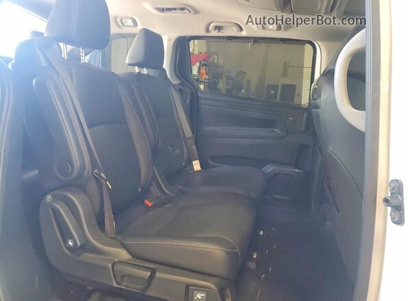 5FNRL6H88PB046988 2023 HONDA ODYSSEY White Widok wnętrza z tyłu