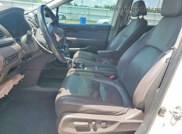 5FNRL6H93JB047661 2018 HONDA ODYSSEY White Front interior view