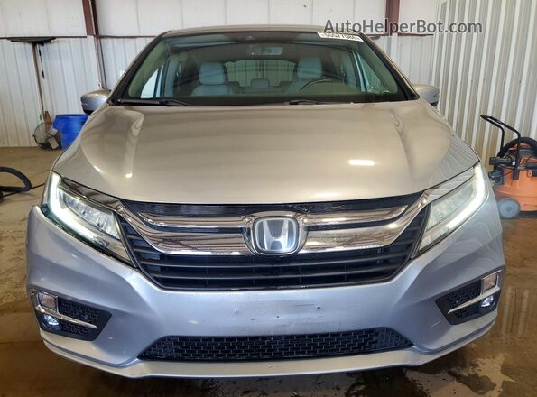 5FNRL6H9XJB099501 2018 HONDA ODYSSEY Silver Front view