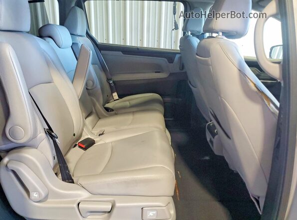 5FNRL6H9XJB099501 2018 HONDA ODYSSEY Silver Rear interior view
