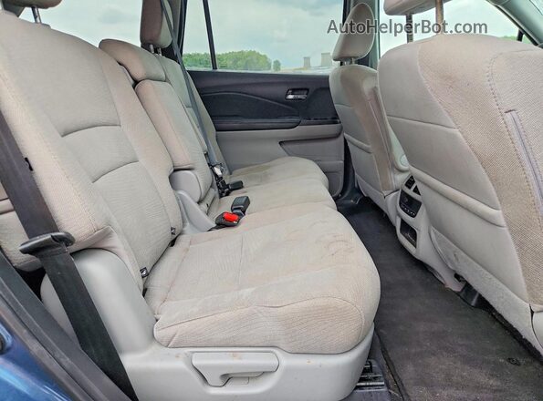 5FNYF5H34JB013995 2018 HONDA PILOT Green Widok wnętrza z tyłu
