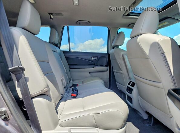 5FNYF5H51JB010067 2018 HONDA PILOT Gray Rear interior view