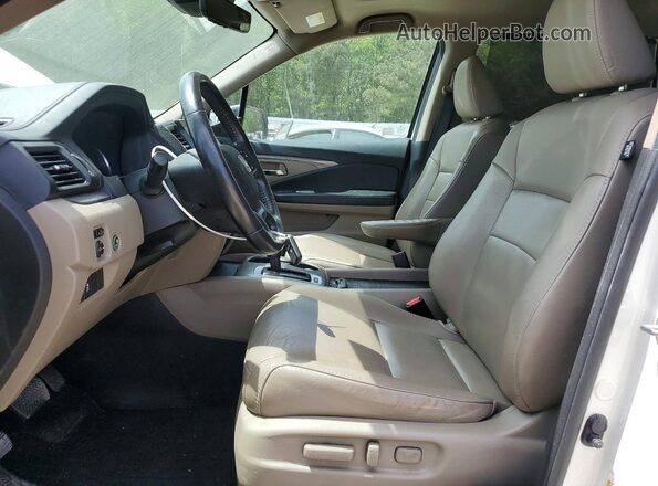 5FNYF5H53KB012002 2019 HONDA PILOT White Front interior view