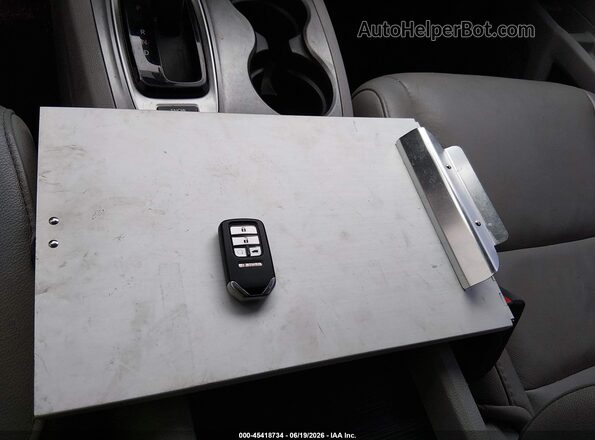 5FNYF5H55HB033782 2017 HONDA PILOT Gray Vista del salpicadero