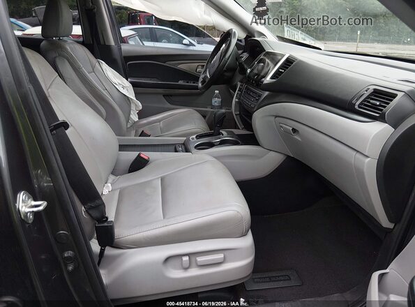 5FNYF5H55HB033782 2017 HONDA PILOT Gray Vista interior delantera