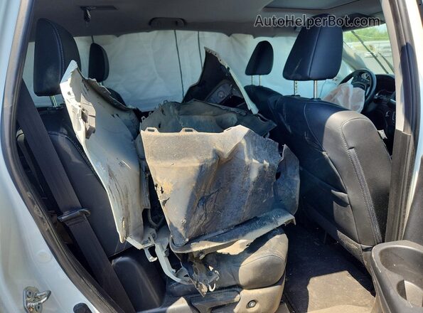 5FNYF5H55JB012422 2018 HONDA PILOT White Rear interior view