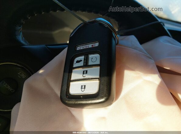 5FNYF5H59JB000290 2018 HONDA PILOT Белый Вид панели приборов
