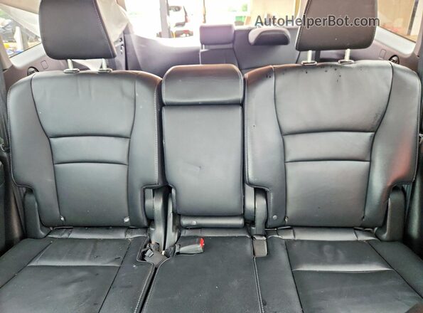 5FNYF5H99JB013558 2018 HONDA PILOT White Հետևի նստատեղերի տեսք