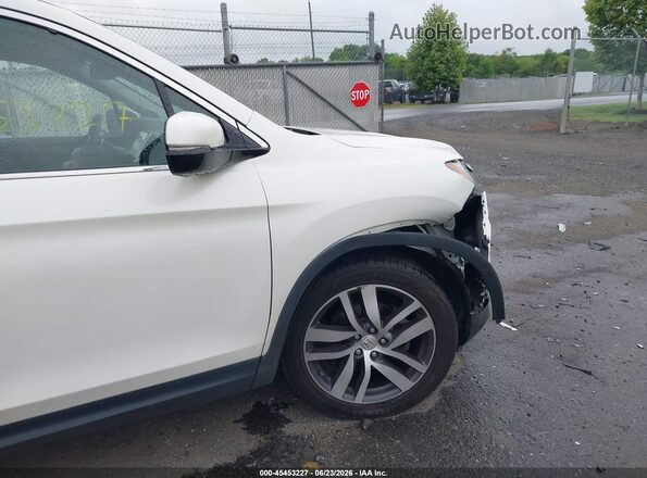5FNYF6H01HB050072 2017 HONDA PILOT White Front view
