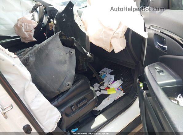 5FNYF6H02JB069493 2018 HONDA PILOT White Вид салону спереду
