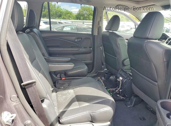 5FNYF6H03HB092369 2017 HONDA PILOT Gray Вид задньої частини салону