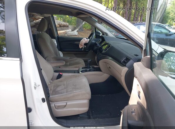 5FNYF6H3XKB079622 2019 HONDA PILOT White Front interior view