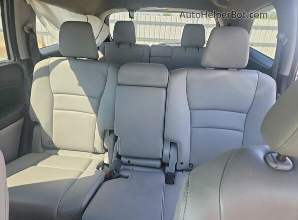 5FNYF6H43KB020548 2019 HONDA PILOT Silver Widok tylnych siedzeń