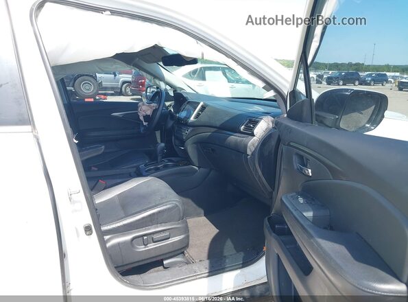 5FNYF6H50HB045554 2017 HONDA PILOT White Вид салону спереду