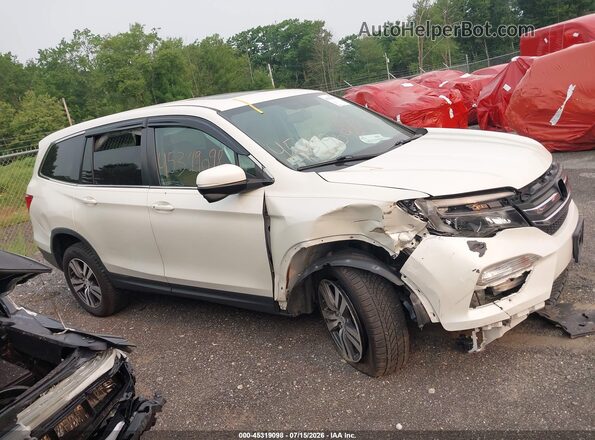5FNYF6H50HB102397 2017 HONDA PILOT White Widok wnętrza z tyłu