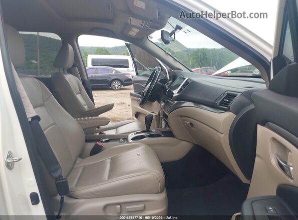 5FNYF6H50JB032275 2018 HONDA PILOT White Front interior view