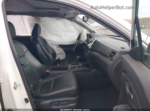 5FNYF6H52JB054925 2018 HONDA PILOT White Front interior view