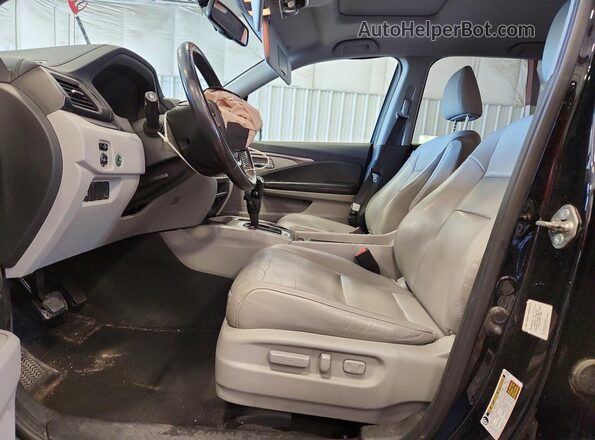 5FNYF6H57HB032204 2017 HONDA PILOT Black Front interior view