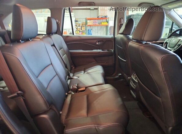 5FNYF6H58JB023954 2018 HONDA PILOT Black Rear interior view