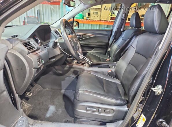5FNYF6H58JB023954 2018 HONDA PILOT Black Front interior view