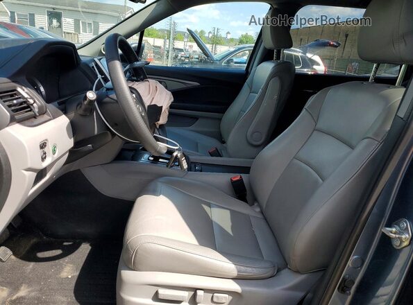 5FNYF6H74JB053924 2018 HONDA PILOT Blue Front interior view