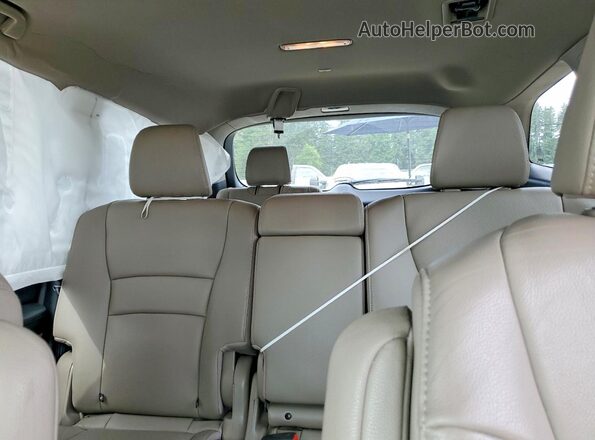 5FNYF6H76JB049955 2018 HONDA PILOT Burgundy Vista de los asientos traseros