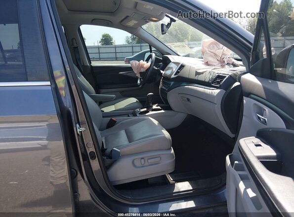 5FNYF6H85HB028551 2017 HONDA PILOT Gray Вид салону спереду