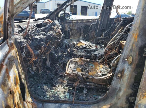 5FNYF6H88HB071202 2017 HONDA PILOT Серебряный Вид салона спереди
