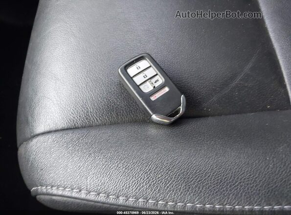 5FNYF6H90JB038578 2018 HONDA PILOT White Widok deski rozdzielczej