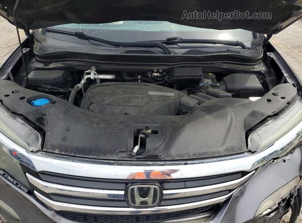 5FNYF6H91HB084656 2017 HONDA PILOT Gray Вид задньої частини салону