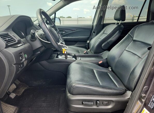 5FNYF6H92KB100483 2019 HONDA PILOT Gray Front interior view