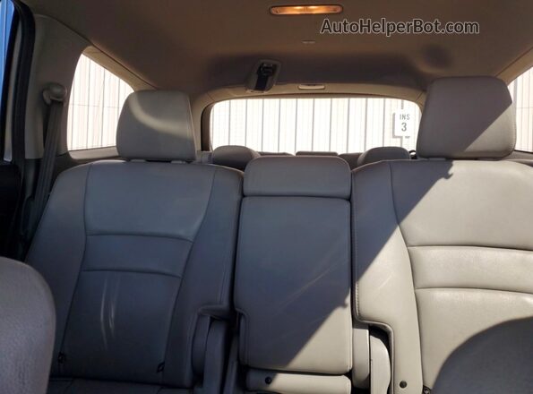5FNYF6H95HB076706 2017 HONDA PILOT Silver Rear seats view