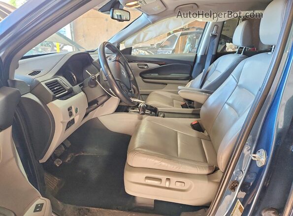 5FNYF6H97GB007496 2016 HONDA PILOT Бирюзовый Вид салона спереди