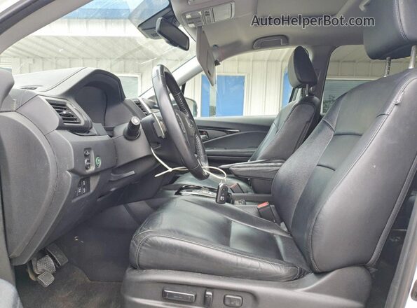 5FNYF6H97HB044470 2017 HONDA PILOT White Вид салону спереду
