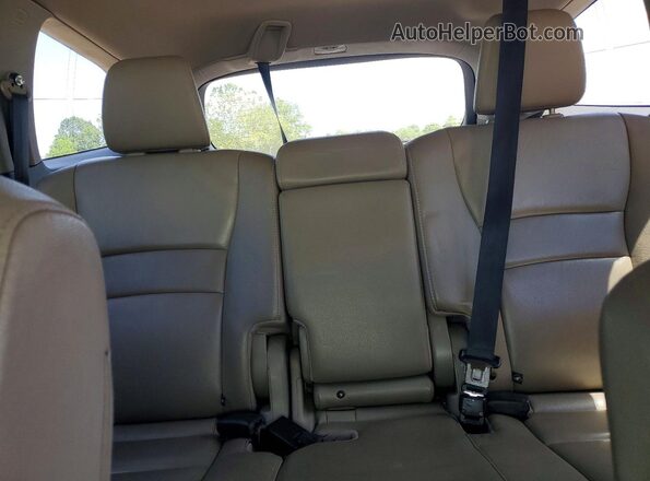 5FNYF6H98HB010733 2017 HONDA PILOT White Вид задніх сидінь