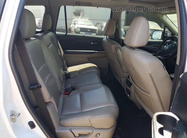 5FNYF6H98HB010733 2017 HONDA PILOT White Вид задньої частини салону