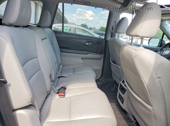 5FNYF6H98JB010494 2018 HONDA PILOT Blue Вид задньої частини салону