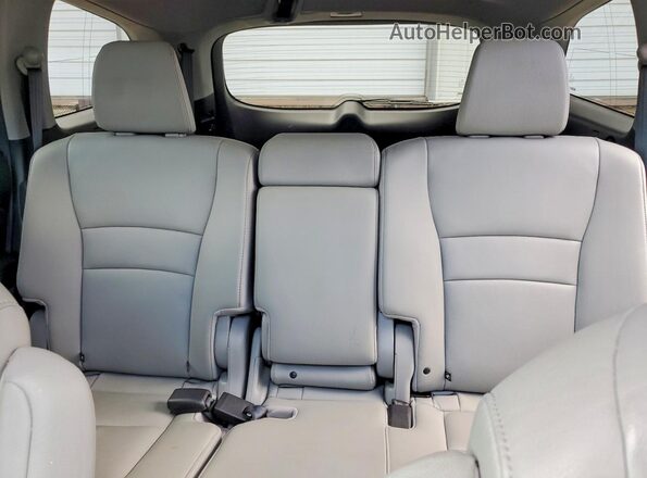 5FNYF6H98JB010494 2018 HONDA PILOT Blue Вид задніх сидінь