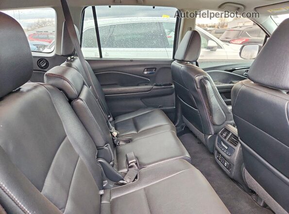 5FNYF6H9XJB009489 2018 HONDA PILOT Gray Widok wnętrza z tyłu