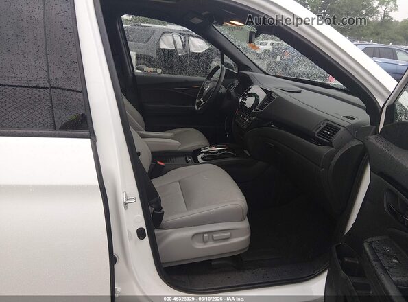 5FNYF8H01PB024453 2023 HONDA PASSPORT White Front interior view