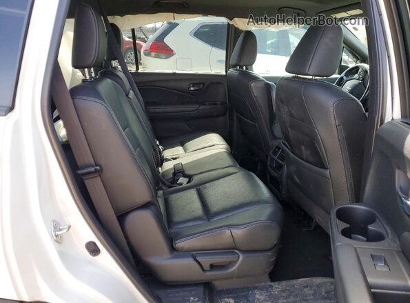 5FNYF8H58MB011075 2021 HONDA PASSPORT White Rear interior view