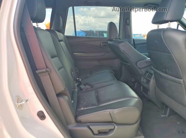 5FNYF8H58PB039365 2023 HONDA PASSPORT White Rear interior view