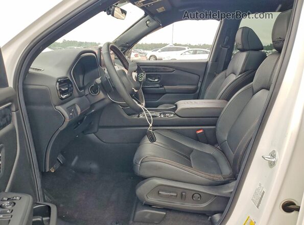 5FNYF9H84TB053029 2026 HONDA PASSPORT White Widok wnętrza z przodu