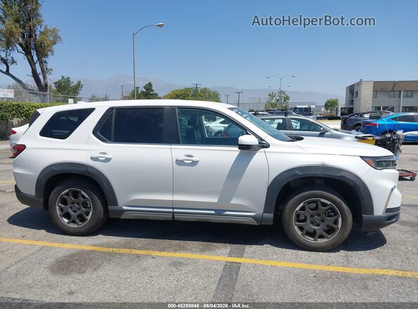5FNYG2H40PB010556 2023 HONDA PILOT White Vista interior de 360 grados