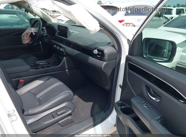 5FNYG2H40RB005084 2024 HONDA PILOT White Widok wnętrza z przodu
