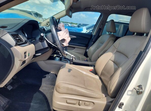 5FPYK2F59HB005567 2017 HONDA RIDGELINE Белый Вид салона спереди